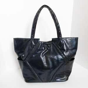 Kelly Wynne Paint The Town Tote in Navy Eclipse